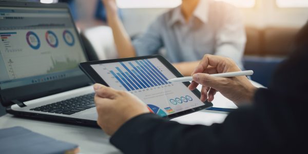 Recursos-e-Diferenciais_Dashboards-interativos-min-scaled